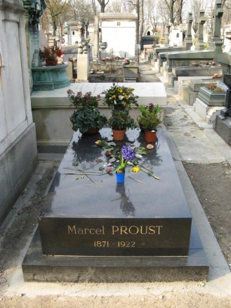 Marcel_Proust_(Père_Lachaise) side by side hotel - grave